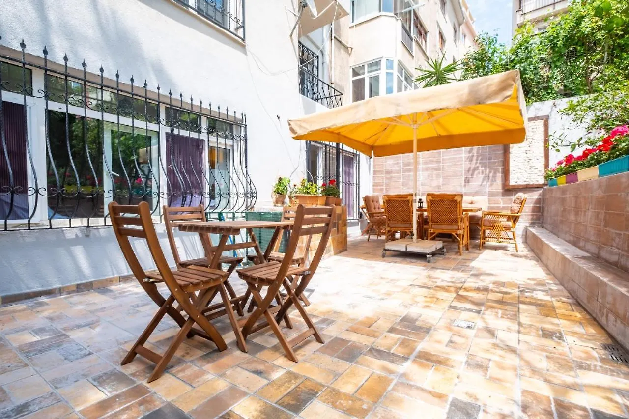 Lägenhet Flat With Garden Close To Coast In Uskudar Istanbul Turkiet