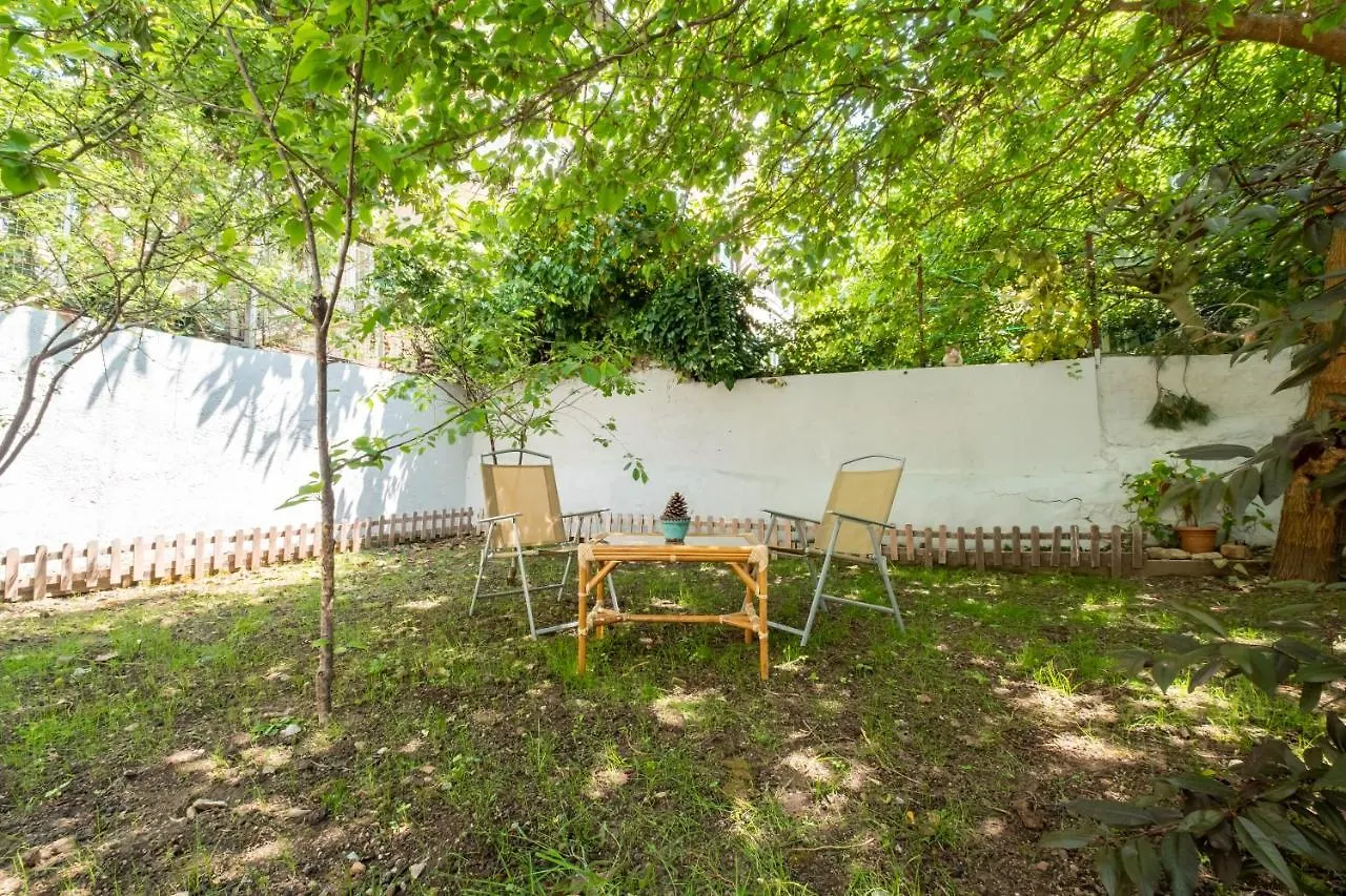 Flat With Garden Close To Coast In Uskudar İstanbul