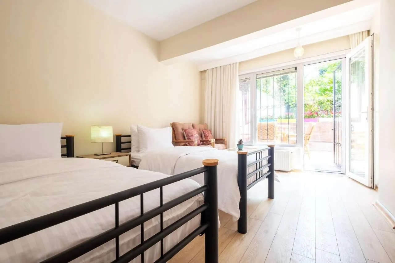 Flat With Garden Close To Coast In Uskudar Istanbul 0*,