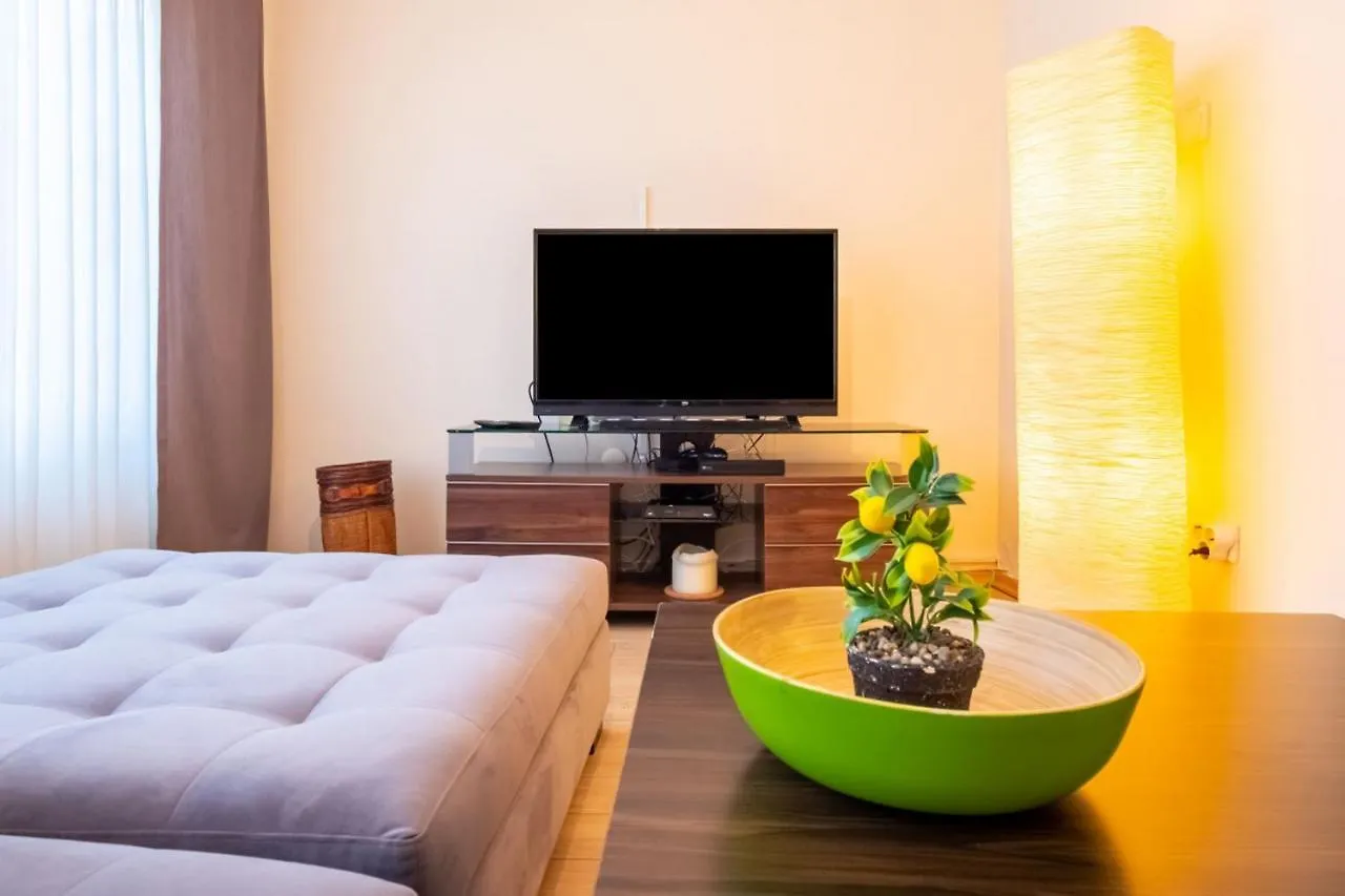 Flat With Garden Close To Coast In Uskudar İstanbul 0*,  Türkiye